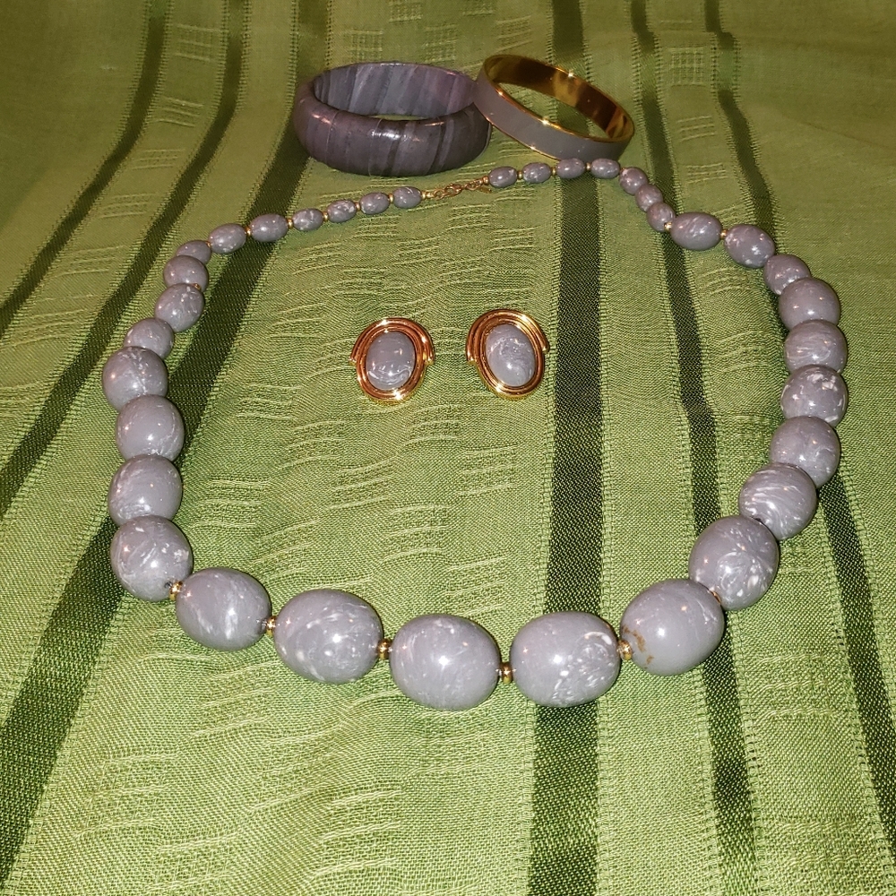 Vintage Monet 5 Piece Costume Jewelry - Earrings,